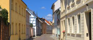Idyllische Straße in der Stadt Brandenburg.