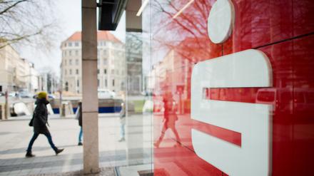 Die Sparkassen müssen die Funktionen Maestro und V-Pay ersetzen.