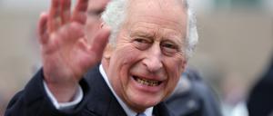 König Charles III. beim Empfang am Brandenburger Tor.