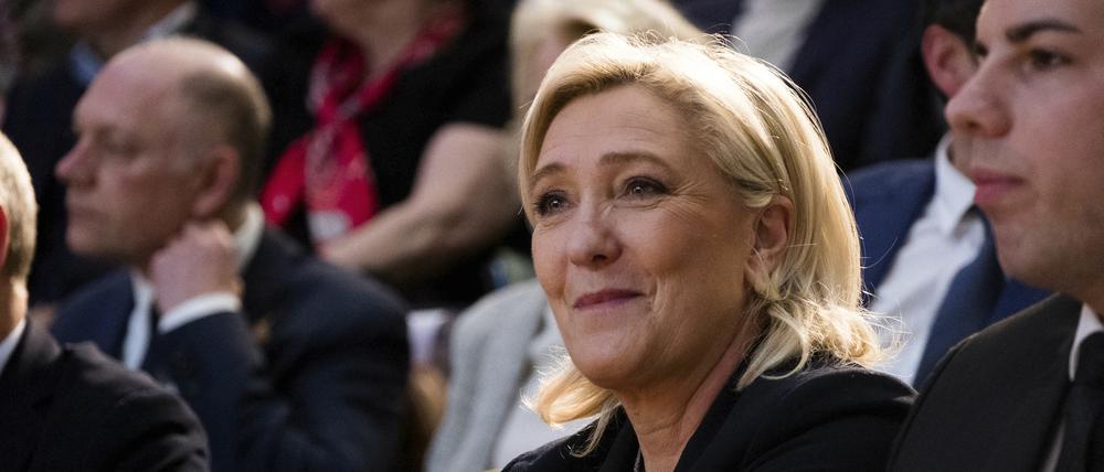 Marine Le Pen vom rechtsextremen Rassemblement National hat gut lachen – sie profitiert als Einzige von der politischen Krise in Frankreich. 