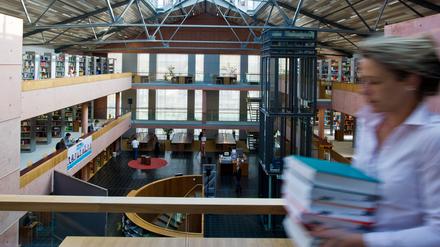 Die Ausgaben an den Hochschulen stiegen um rund vier Prozent im Vergleich zum Vorjahr. Hier die moderne Hochschulbibliothek der Technischen Hochschule (TH) in Wildau (Brandenburg). 