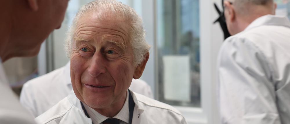 König Charles III. und Dietmar Woidke besuchen am zweiten Tag der royalen Deutschlandreise das Ökodorf Brodowin.