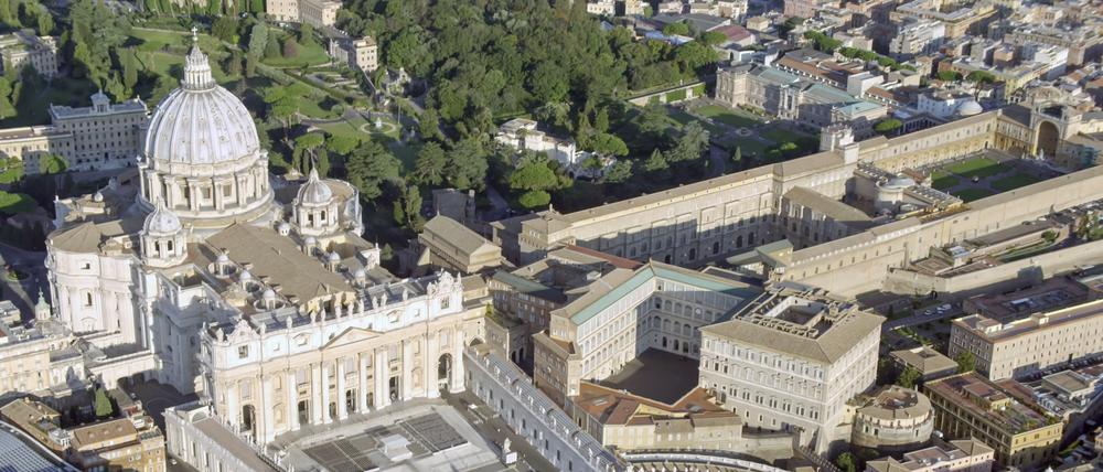Der Petersdom mit dem Petersplatz im Vatikan. (Archivbild)