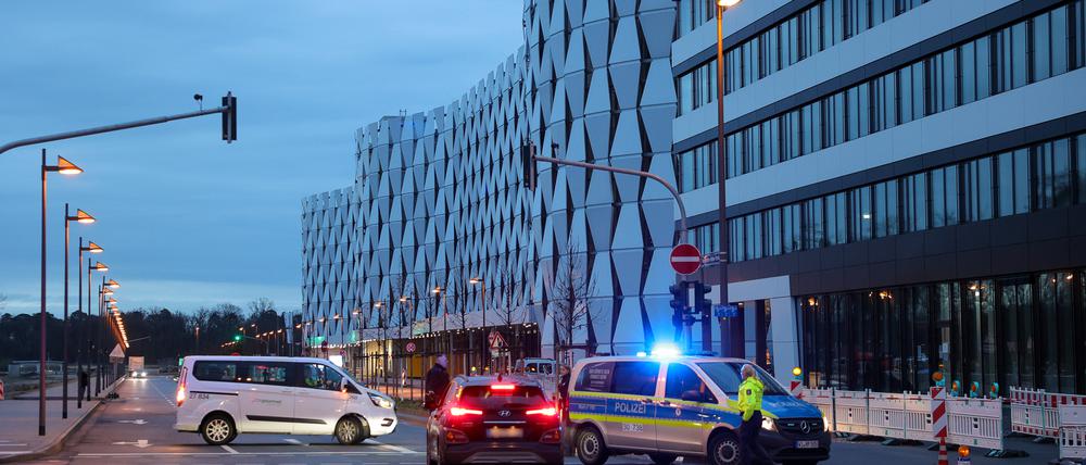Im Parkhaus am Frankfurter Flughafen wurden zwei Tote gefunden.