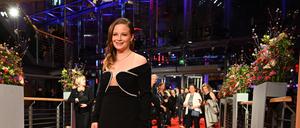 Schauspielerin Jasna Fritzi Bauer kommt zur Eröffnung der Berlinale, der 73. Internationale Filmfestspiele Berlin. 