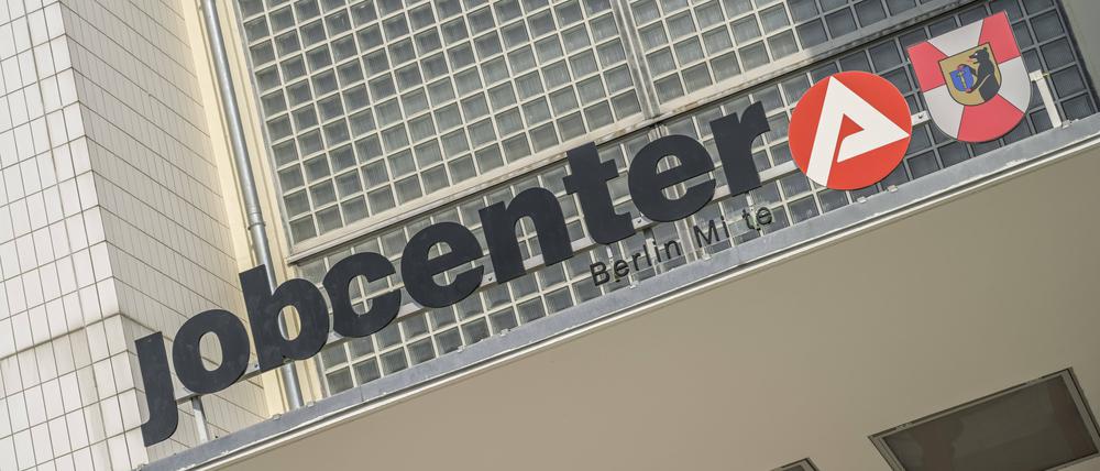Das Institut für Arbeitsmarkt- und Berufsforschung (IAB) sieht zwar weiter Anzeichen für „eine positive Entwicklung des deutschen Arbeitsmarkts in den nächsten Monaten“, aber auch für eine Zunahme der Arbeitslosigkeit.