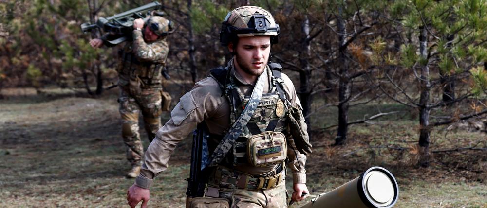 Ukrainische Soldaten einer Panzerabwehreinheit.