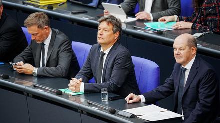 Christian Lindner, Robert Habeck und Olaf Scholz im Bundestag.