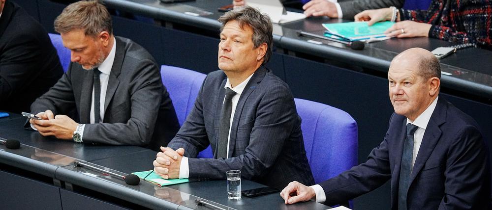 Christian Lindner, Robert Habeck und Olaf Scholz im Bundestag.