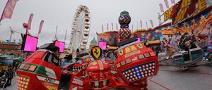 Der Rummel auf dem Neuen Lustgarten wurde am Freitag eröffnet. 