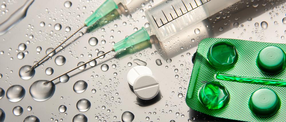 Medicine and syringes, 06.02.2020 02:15:13, Copyright: xNomadSoulx Panthermedia28084244