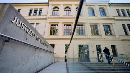 Das Justizzentrum Potsdam, in dem sich auch das Landgericht Postdam befindet. Auf die Justiz in Brandenburg rollt eine große Pensionierungswelle zu. 
