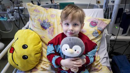 Der dreijährige Taras hat ein neues Spenderherz erhalten..