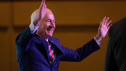 (FILES) In this file photo taken on March 18, 2023, former Arkansas Governor Asa Hutchinson waves as he attends the Vision 2024 National Conservative Forum at the Charleston Area Convention Center in Charleston, South Carolina. - Former Arkansas Governor Asa Hutchinson said on April 2, 2023, that he’s running for the 2024 Republican presidential nomination. (Photo by Logan Cyrus / AFP)