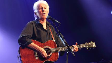 Der britische Musiker Graham Nash tritt beim Cambridge Folk Festival in der Cherry Hinton Hall auf.
