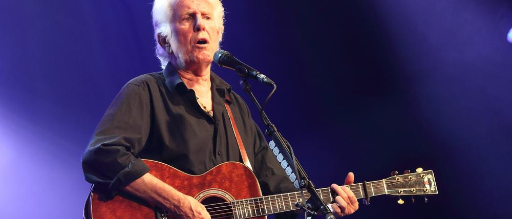 Der britische Musiker Graham Nash tritt beim Cambridge Folk Festival in der Cherry Hinton Hall auf.