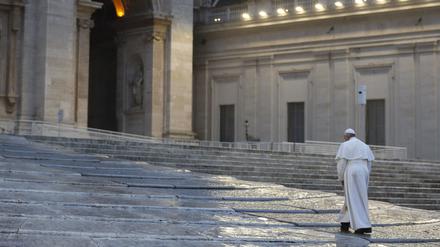 Papst Franziskus auf dem Weg zum Sondersegen „Urbi et Orbi“ (der Stadt und dem Erdkreis) im Jahr 2020.
