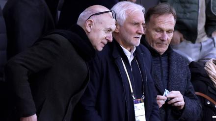 Beim Länderspiel gegen Mainz gaben sich DFB-Präsident Bernd Neuendorf (l.) und DFL-Geschäftsführer Hans-Joachim Watzke (r.) einträchtig an der Seite von DFB-Sportdirektor Rudi Völler.