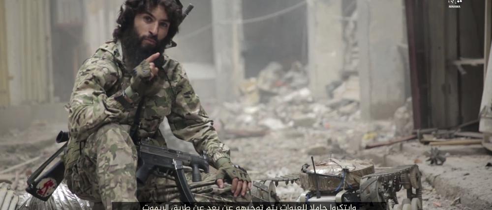 Standbild eines Propaganda-Videos, das der Islamische Staat (IS) ins Internet gestellt hat. Die Terrormiliz soll für viele Verschleppungen verantwortlich sein.