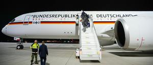 Der Airbus A350 „Konrad Adenauer“ der Flugbereitschaft auf dem BER.