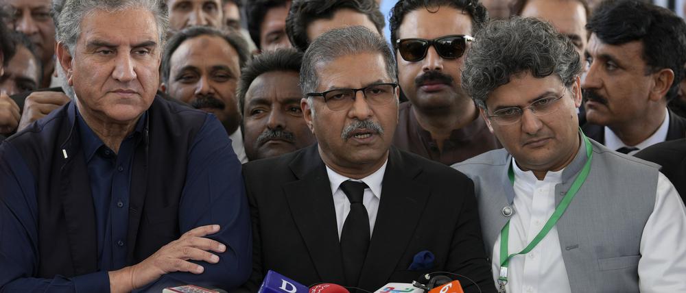 Pakistans Oberstes Gericht hat vorgezogene Wahlen in der politisch entscheidenden Provinz Punjab angeordnet.