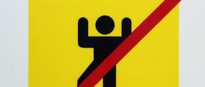 20.07.2012, Rom, Italien - Hinweisschild, Tanzen verboten. (QF) 00S120720D006.JPG MODEL RELEASE: NOT APPLICABLE, PROPERTY RELEASE: NO MR:Y

20 07 2012 Rome Italy Sign Dancing Prohibitions QF  JPG Model Release Not APPLICABLE Property Release No Mr y  