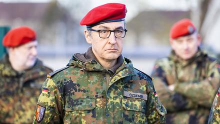 Cem Özdemir (Bündnis90/Die Grünen), Bundesminister für Ernährung und Landwirtschaft, nimmt an einer Wehrübung bei den Feldjägern teil. 