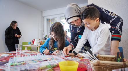 An diesem Nachmittag sind Eltern und Kinder gemeinsam gekommen – ausnahmsweise.