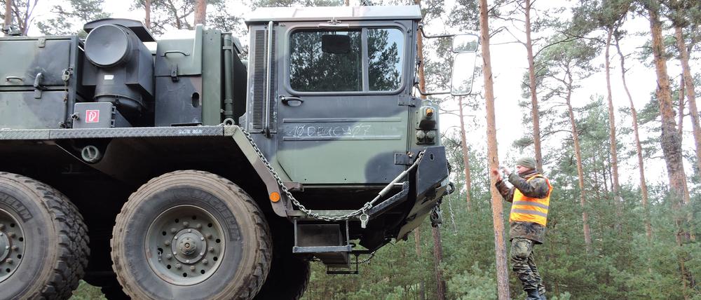 Panzerverladung in Brück. Foto: ENRICO BELLIN. Maßarbeit.