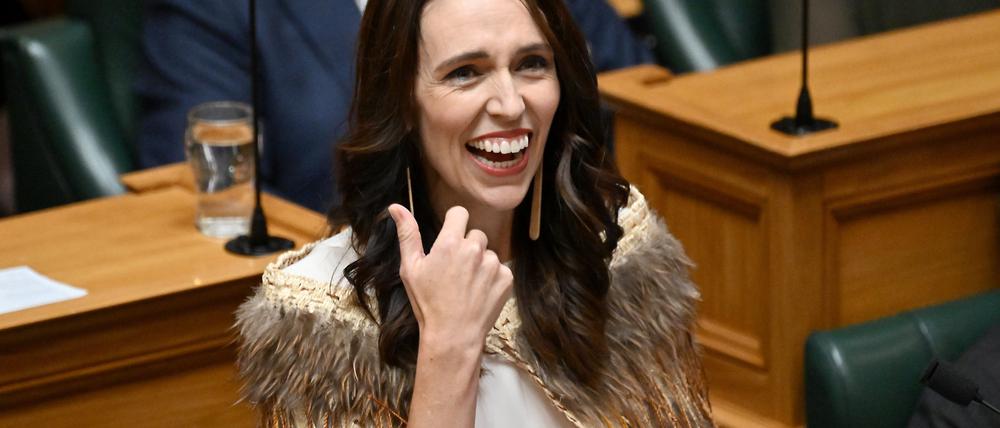 05.04.2023, Neuseeland, Wellington: Jacinda Ardern, ehemalige Premierministerin von Neuseeland, hält ihre Abschiedsrede im Parlamentsgebäude. Ardern wurde einen Tag zuvor zur Sondergesandten für den sogenannten «Christchurch Call» ernannt. Foto: Masanori Udagawa/AAP/dpa +++ dpa-Bildfunk +++