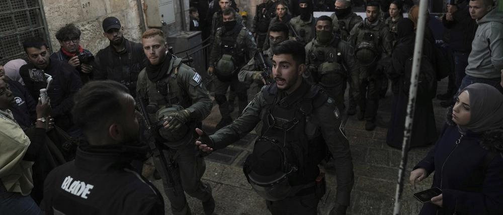 Israelische Polizei in der Altstadt von Jerusalem, Stunden nach Zusammenstößen zwischen israelischen Sicherheitskräften und Palästinensern am Tempelberg.