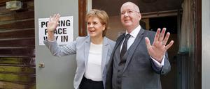 Nicola Sturgeon mit ihrem Ehemann Peter Murrell im Jahre 2016. 