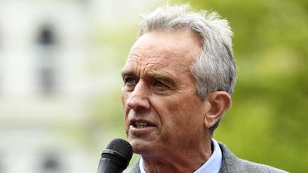Rechtsanwalt Robert F. Kennedy Jr. spricht im New York State Capitol in Albany. 