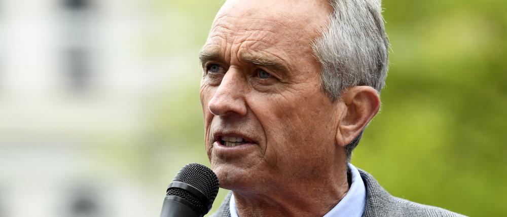 Rechtsanwalt Robert F. Kennedy Jr. spricht im New York State Capitol in Albany. 