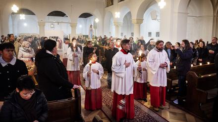 Gottesdienst in der St.-Clemens-Kirche in Berlin-Kreuzberg.