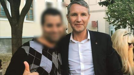 Daumen nach oben: K. neben AfD-Politiker Björn Höcke. 