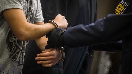 Der Anteil Geflüchteter unter allen Menschen, die einer Straftat verdächtig sind, sinkt seit 2018.