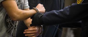 Der Anteil Geflüchteter unter allen Menschen, die einer Straftat verdächtig sind, sinkt seit 2018.