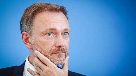 Christian Lindner, Vorsitzender der FDP und Bundesfinanzminister, stellt den Regierungsentwurf für den Bundeshaushalt 2023 und den Finanzplan bis 2026 in der Bundespressekonferenz vor. 