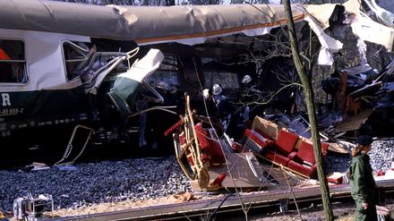 Manche Waggons seien „förmlich aufgeplatzt“, hieß es im Bericht der Feuerwehr zum Zugunglück von Wannsee im April 1993.