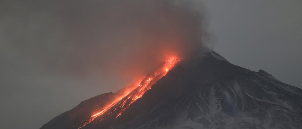 Der Vulkan Besymjanny auf der russischen Halbinsel Kamtschatka liegt etwa 6600 Kilometer östlich von Moskau.