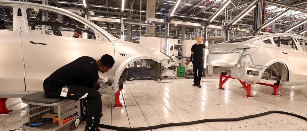 Das Fließband im Tesla-Werk