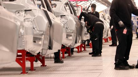 Mehrarbeit statt Kurzarbeit: In der Tesla-Fabrik wird die Produktion hochgefahren. 