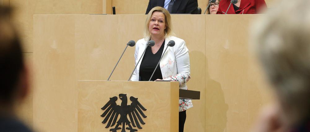 Nancy Faeser (SPD) kündigt eine harte Linie gegenüber russischen Sportlern an.