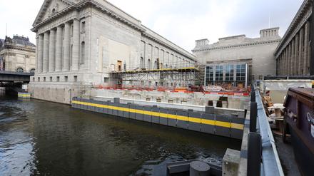 Blick auf die Baustelle des Pergamonmuseums. Eines der beliebtesten deutschen Museen muss wegen umfassender Sanierungsarbeiten für etwa vier Jahre komplett geschlossen werden.