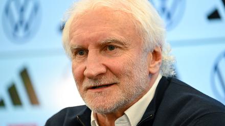 DFB-Sportdirektor Rudi Völler spricht auf einer Pressekonferenz des Deutschen Fußball-Bundes (DFB) im DFB-Campus.