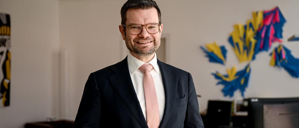 Marco Buschmann (FDP), Bundesminister der Justiz, lächelt.