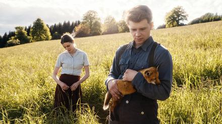 Kriegssommer. Die Französin Marie (Adriane Grzadziel) und der österreichische Soldat Franz (Simon Morzé) in „Der Fuchs“.