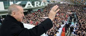 Noch kann sich der türkische Präsident auf breite Unterstützung verlassen. Dennoch hofft die Opposition am 14. Mai auf seine Abwahl.