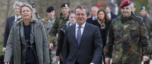 Verteidigungsminister Boris Pistorius besucht mit der niederländischen Kollegin Kajsa Ollongren und Generalleutnant Alfons Mais, Inspekteur des Heeres, eine deutsch-niederländische Brigade. 